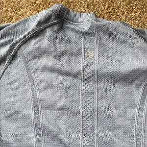 Lululemon top